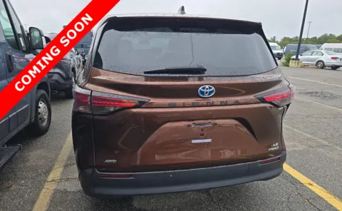 More photos of 2022 Toyota Sienna LE at Auto Boutique Ohio, OH