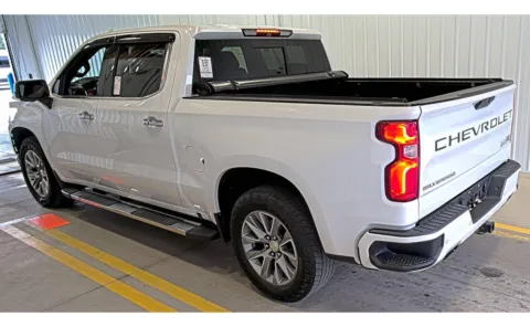 More photos of 2019 Chevrolet Silverado 1500 High Country at Auto Boutique Ohio, OH