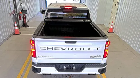 More photos of 2019 Chevrolet Silverado 1500 High Country at Auto Boutique Ohio, OH