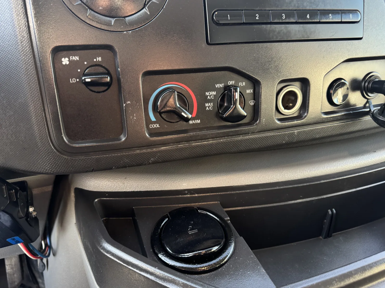 2010 Ford Econoline - Photo 25