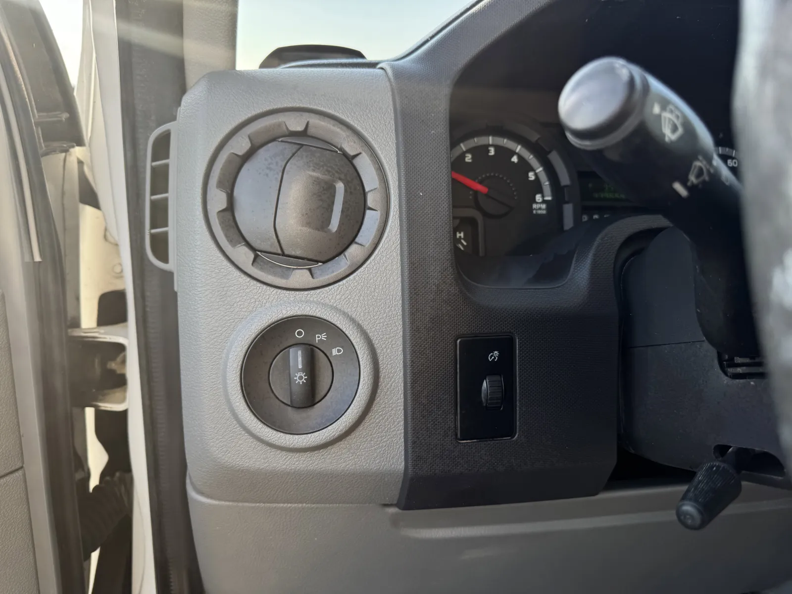 2010 Ford Econoline - Photo 18