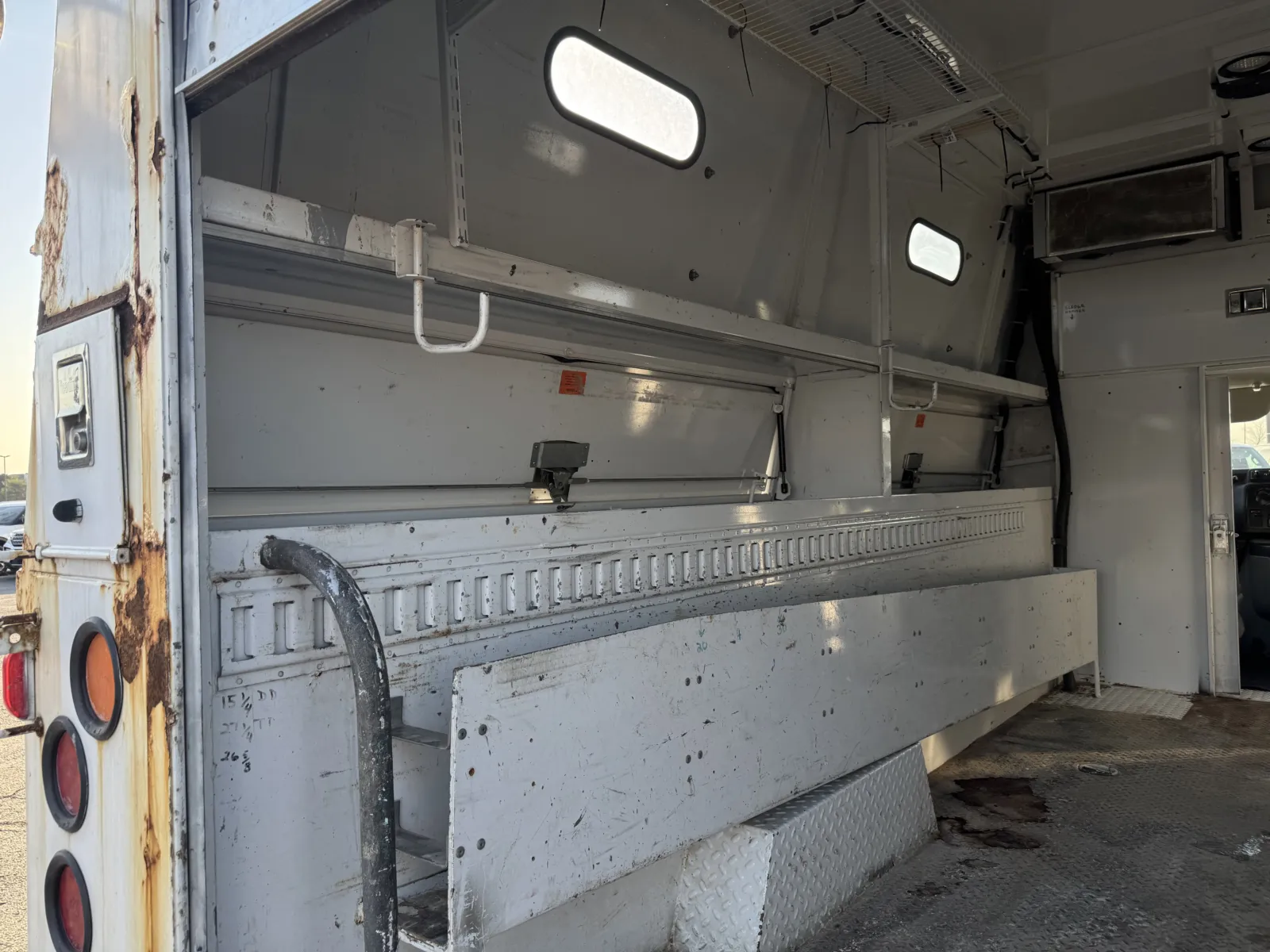 2010 Ford Econoline - Photo 12