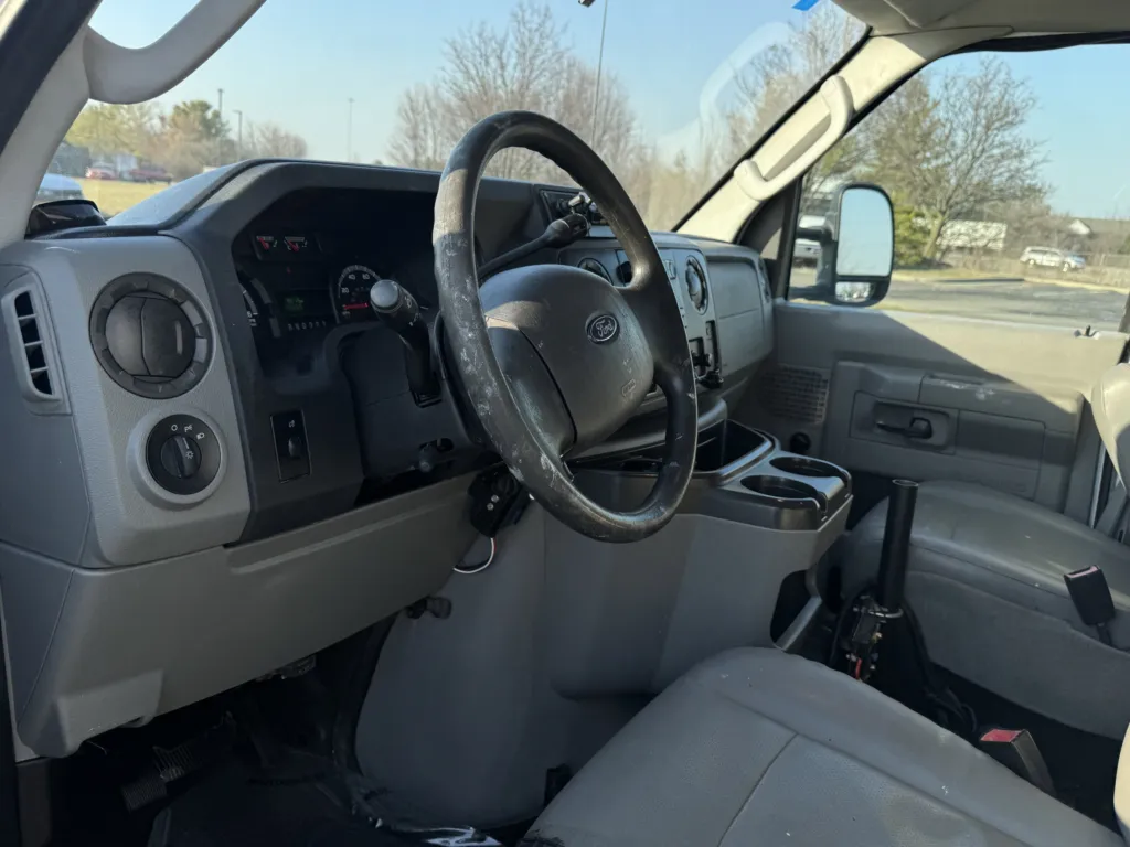 2010 Ford Econoline - Photo 6
