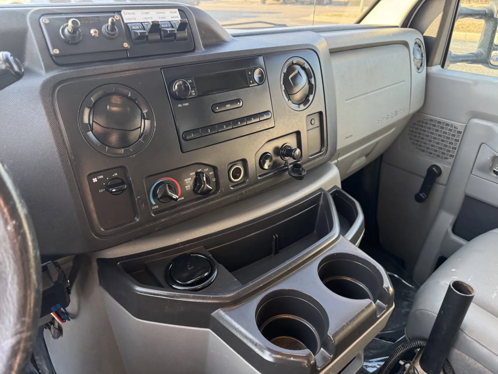 2010 Ford Econoline - Photo 21
