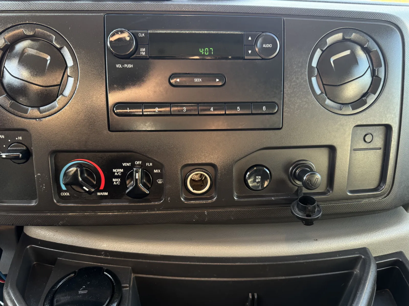 2010 Ford Econoline - Photo 26