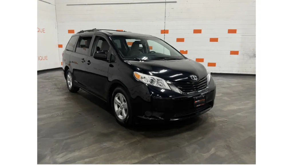 2015 Toyota Sienna LE for sale in Columbus, OH