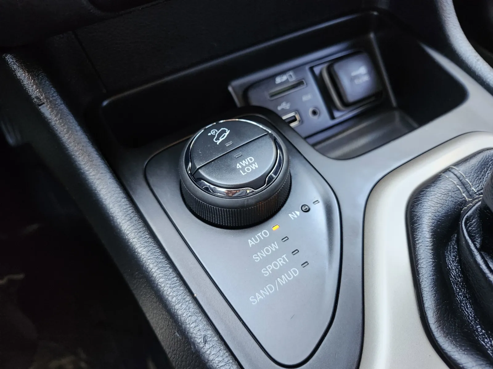 2016 Jeep Cherokee Latitude - Photo 10
