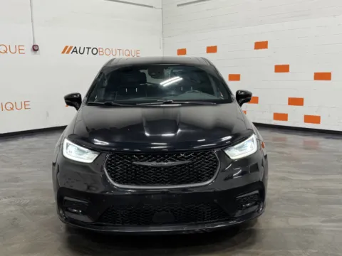 Another view of 2022 Chrysler Pacifica Hybrid Limited for sale in Columbus, OH at Auto Boutique Ohio
