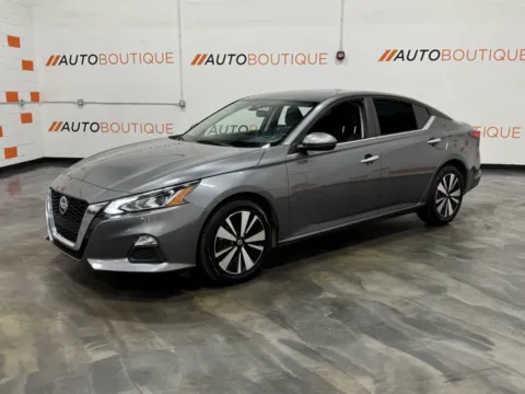More photos of 2021 Nissan Altima 2.5 SV at Auto Boutique Ohio, OH