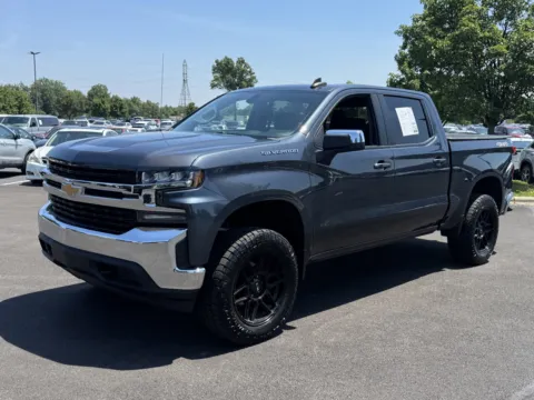 More photos of 2020 Chevrolet Silverado 1500 LT at Auto Boutique Ohio, OH
