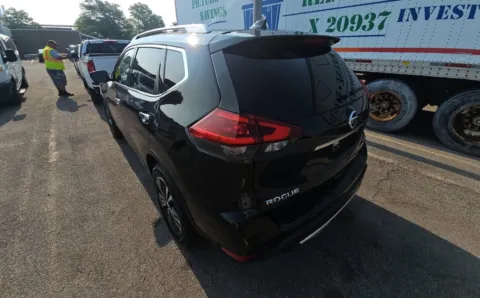 More photos of 2020 Nissan Rogue SV at Auto Boutique Ohio, OH