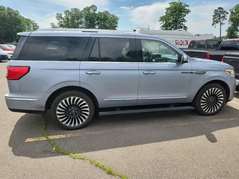 More photos of 2018 Lincoln Navigator Black Label at Auto Boutique Ohio, OH