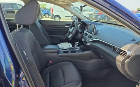 More photos of 2020 Nissan Altima 2.5 S at Auto Boutique Ohio, OH