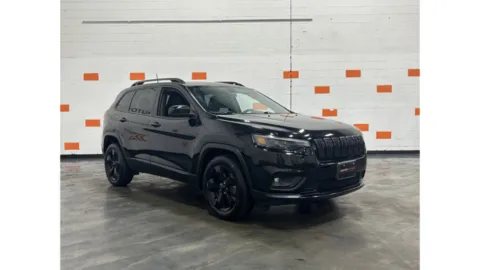 Black 2019 Jeep Cherokee Altitude for sale in Columbus, OH