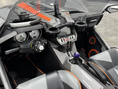 More photos of 2015 POLARIS SLINGSHOT at Auto Boutique Ohio, OH