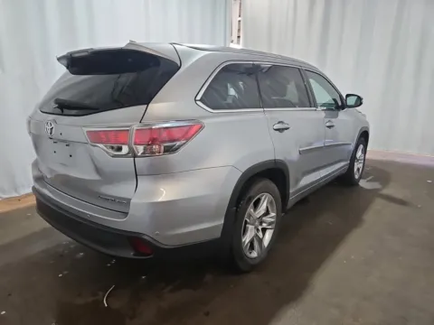 More photos of 2015 Toyota Highlander Limited at Auto Boutique Ohio, OH