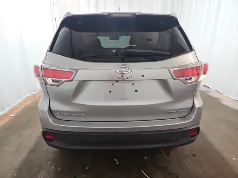 More photos of 2015 Toyota Highlander Limited at Auto Boutique Ohio, OH