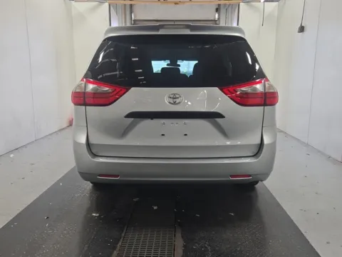 More photos of 2020 Toyota Sienna L at Auto Boutique Ohio, OH