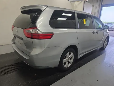 More photos of 2020 Toyota Sienna L at Auto Boutique Ohio, OH