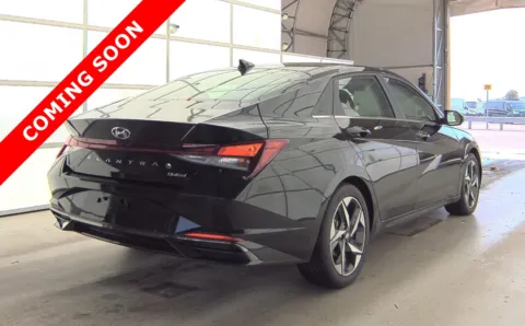 More photos of 2022 Hyundai Elantra Limited at Auto Boutique Ohio, OH