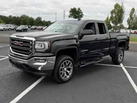More photos of 2017 GMC Sierra 1500 SLE at Auto Boutique Ohio, OH