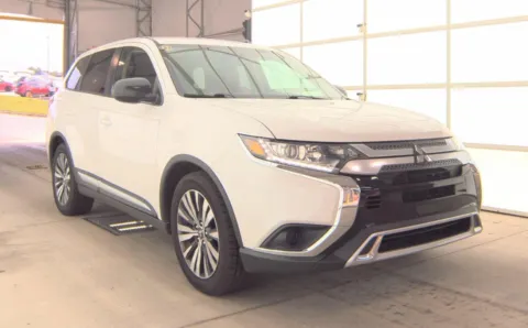 Another view of 2019 Mitsubishi Outlander ES for sale in Columbus, OH at Auto Boutique Ohio