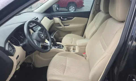 More photos of 2017 Nissan Rogue SV at Auto Boutique Ohio, OH