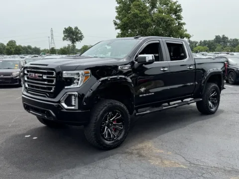 More photos of 2021 GMC Sierra 1500 SLT at Auto Boutique Ohio, OH