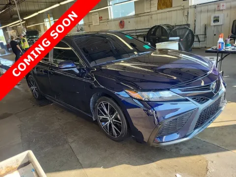 Blue 2021 Toyota Camry SE for sale in Columbus, OH