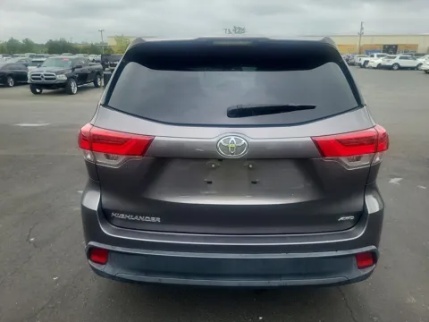 More photos of 2018 Toyota Highlander LE at Auto Boutique Ohio, OH