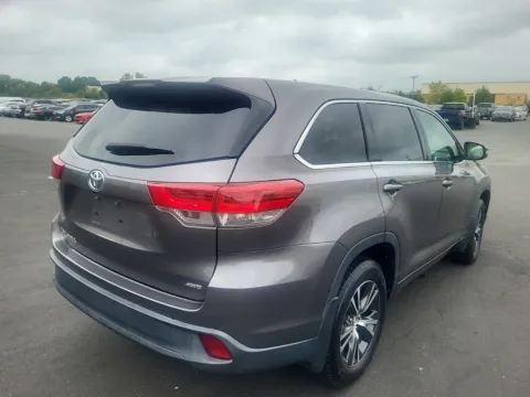 More photos of 2018 Toyota Highlander LE at Auto Boutique Ohio, OH