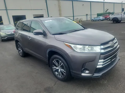 Another view of 2018 Toyota Highlander LE for sale in Columbus, OH at Auto Boutique Ohio