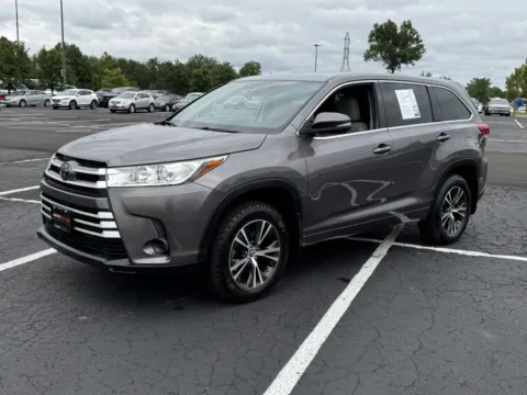 More photos of 2018 Toyota Highlander LE at Auto Boutique Ohio, OH