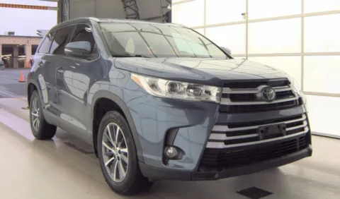 Another view of 2019 Toyota Highlander XLE for sale in Columbus, OH at Auto Boutique Ohio