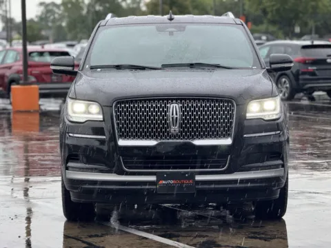 More photos of 2024 Lincoln Navigator Premiere at Auto Boutique Ohio, OH