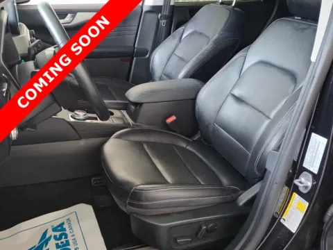 More photos of 2021 Ford Escape SEL Hybrid at Auto Boutique Ohio, OH