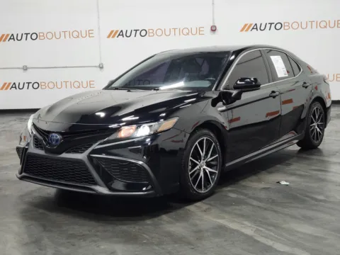 More photos of 2021 Toyota Camry Hybrid SE at Auto Boutique Ohio, OH