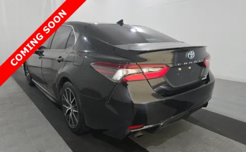 More photos of 2021 Toyota Camry Hybrid SE at Auto Boutique Ohio, OH