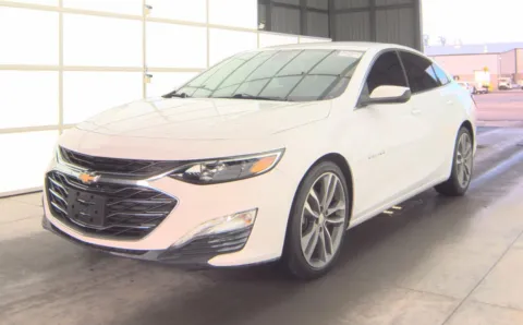 White 2021 Chevrolet Malibu LT for sale in Columbus, OH