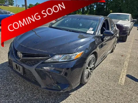 Black 2020 Toyota Camry SE for sale in Columbus, OH