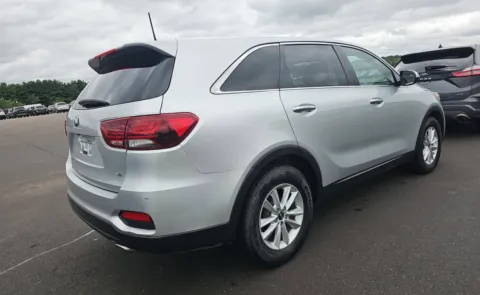 More photos of 2019 Kia Sorento LX V6 at Auto Boutique Ohio, OH