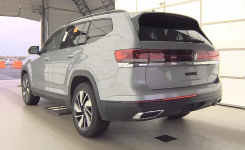 More photos of 2024 Volkswagen Atlas 2.0T SE w/Technology at Auto Boutique Ohio, OH