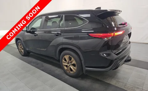 More photos of 2023 Toyota Highlander Hybrid Bronze Edition at Auto Boutique Ohio, OH