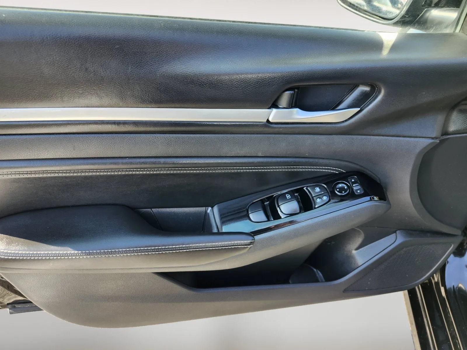 2023 Nissan Altima SV - Photo 18