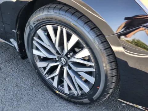 More photos of 2023 Nissan Altima 2.5 SV at Auto Boutique Ohio, OH