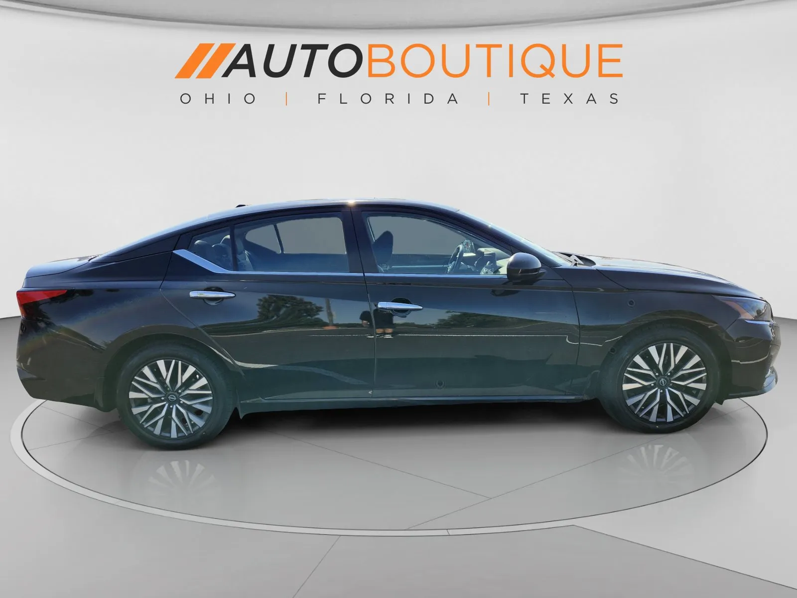 2023 Nissan Altima SV - Photo 11