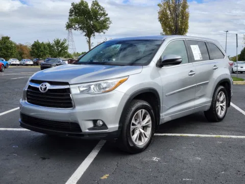 More photos of 2015 Toyota Highlander LE at Auto Boutique Ohio, OH