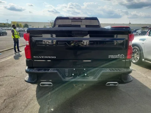 More photos of 2020 Chevrolet Silverado 1500 High Country at Auto Boutique Ohio, OH