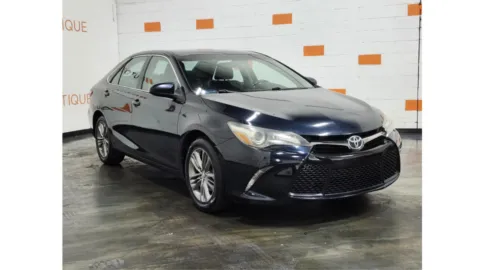 Blue 2015 Toyota Camry SE for sale in Columbus, OH