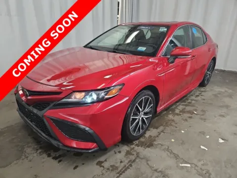 Red 2021 Toyota Camry SE for sale in Columbus, OH